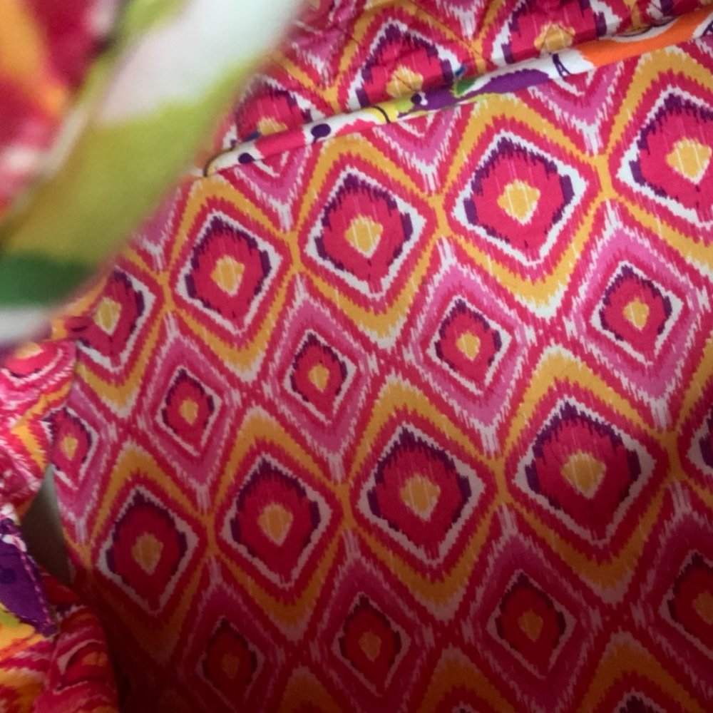 SOLD! VERA BRADLEY Large Travel Duffel Bag - Picture 5 of 12